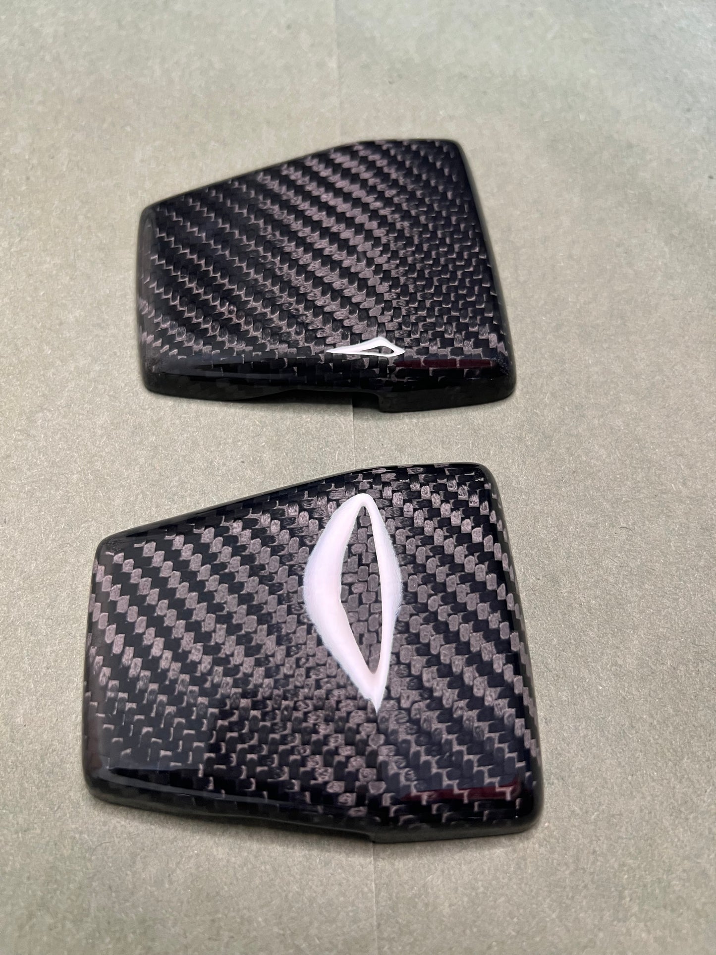 Cover for the windshield hinges of a Suzuki Samurai