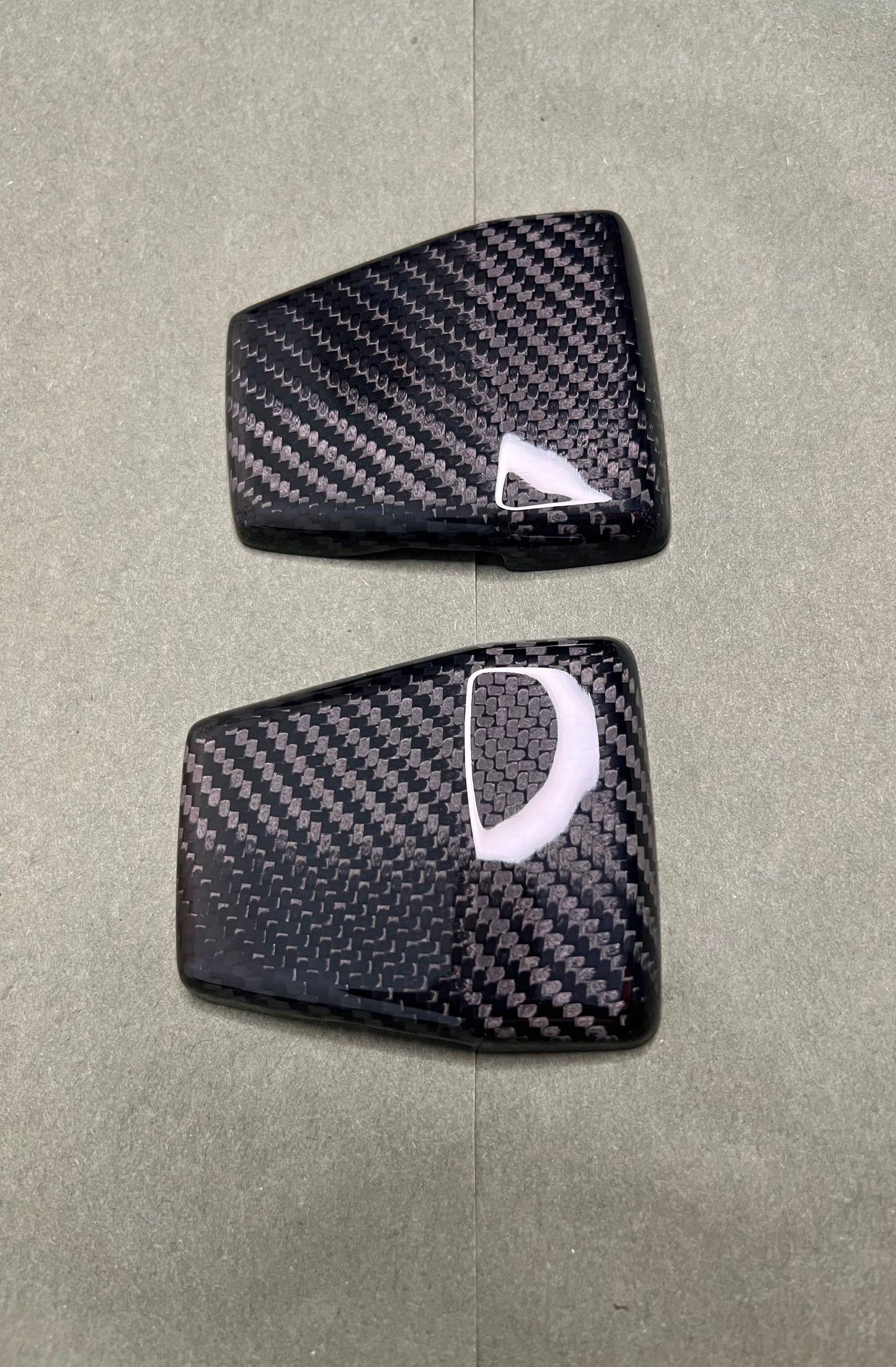 Cover for the windshield hinges of a Suzuki Samurai